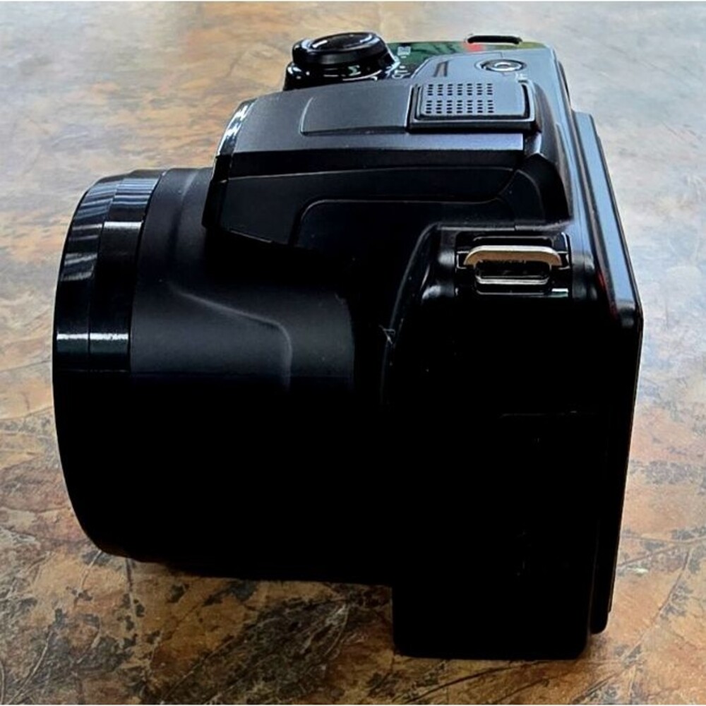 Nikon COOLPIX L105 12.1 MPX Point And Shoot Digital Camera - Picture 5 of 8